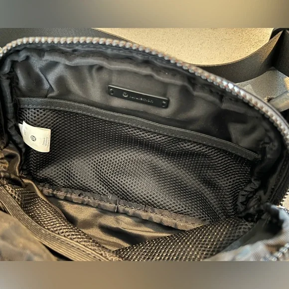 Lululemon everywhere belt bag 1L black - Picture 4 of 10